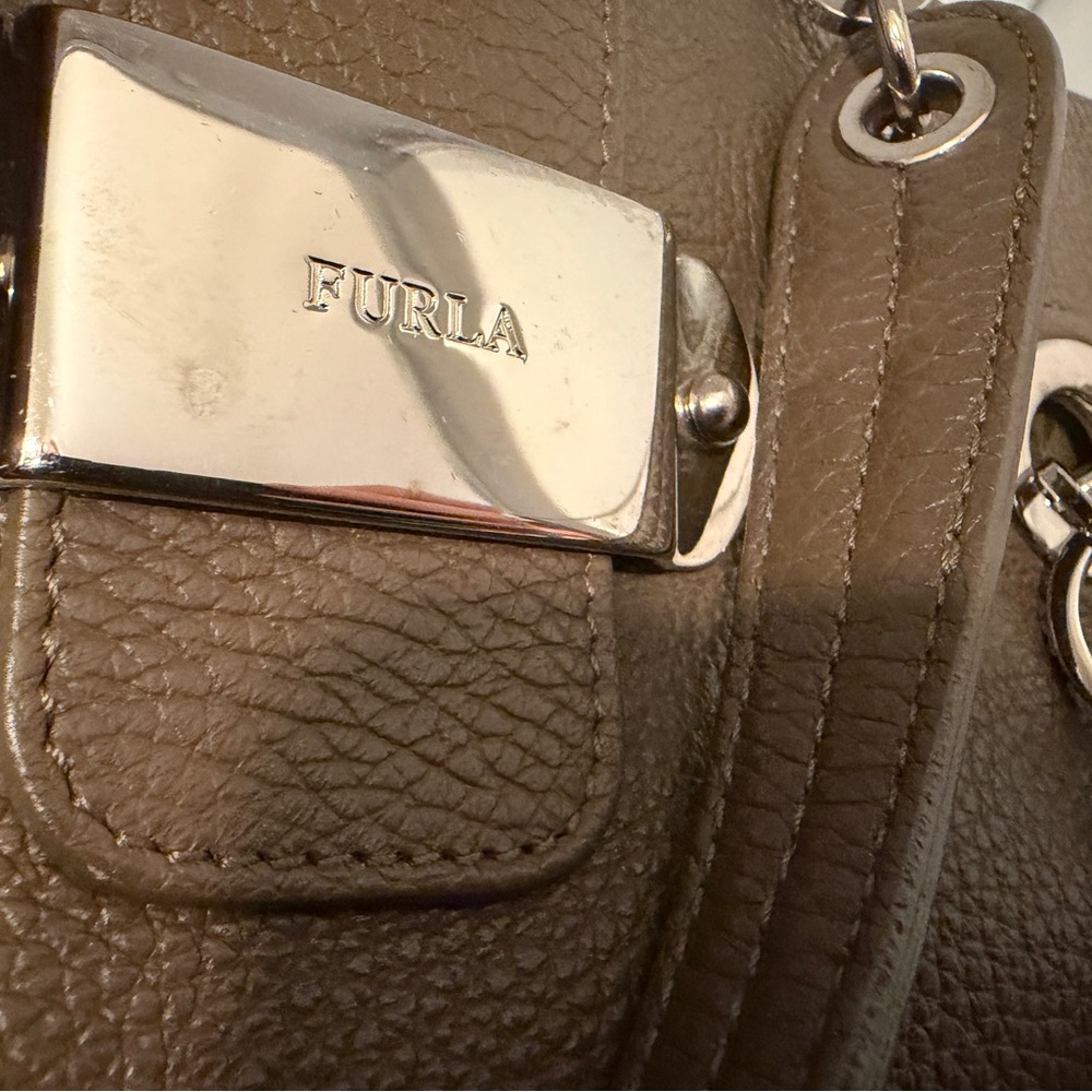 Furla Zip Top Tote Taupe Pebbled Shoulder Bag Silver Hardware Chain Logo Plaque - Picture 4 of 5